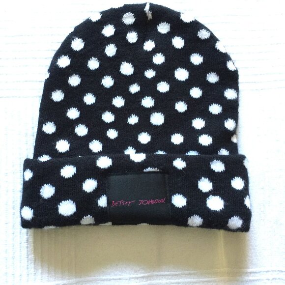 BETSEY JOHNSON KNIT HAT - Picture 1 of 3